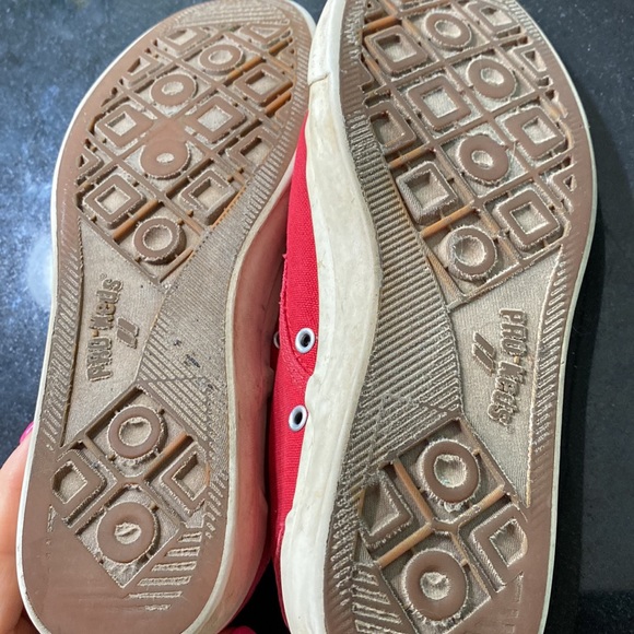Pro keds lace up sneakers red worn several times very comfortable size 8 1/2 - Picture 3 of 5